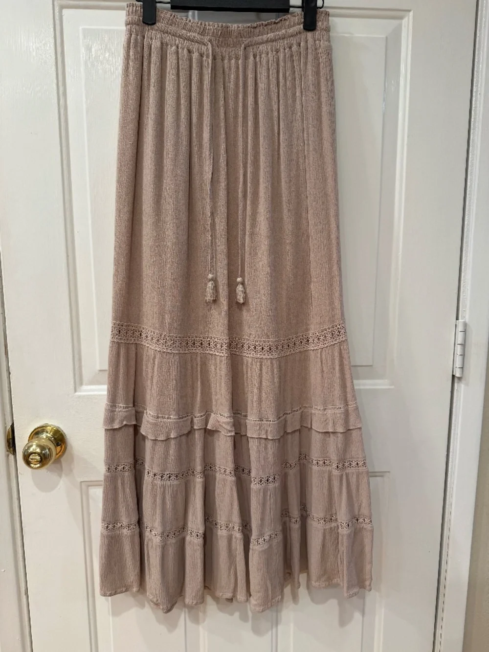 women's tan maxi skirt- never worn, size small